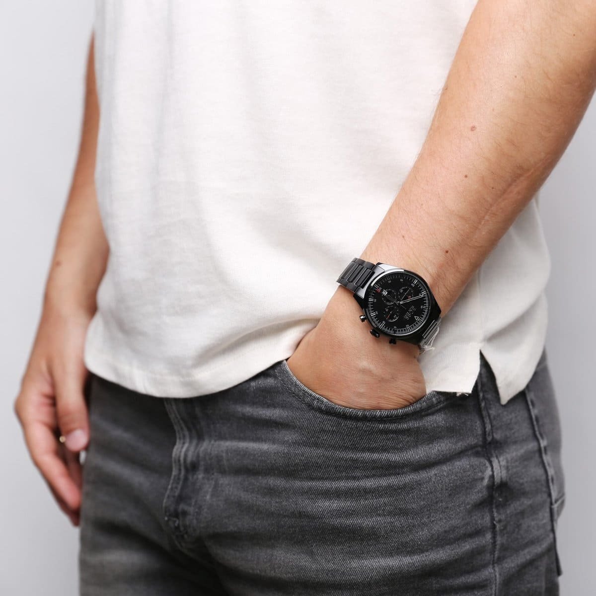 1513714-hugo-boss-watch-men-black-metal-pioneer-hand-8.jpg