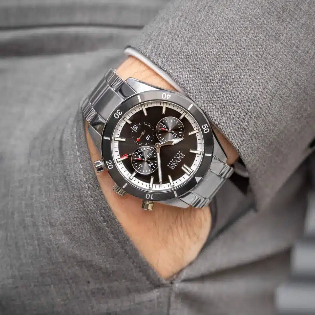 1513862-hugo-boss-watch-men-black-dial-metal-stainless-steel-silver-strap-quartz-battery-analog-chronograph-santiago_14.jpg