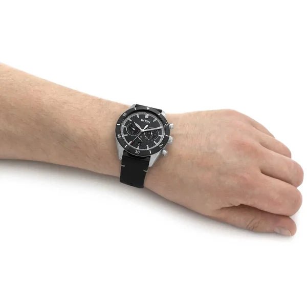 1513864-hugo-boss-watch-men-black-dial-leather-strap-quartz-battery-analog-chronograph-santiago_7-600x600-1.jpg