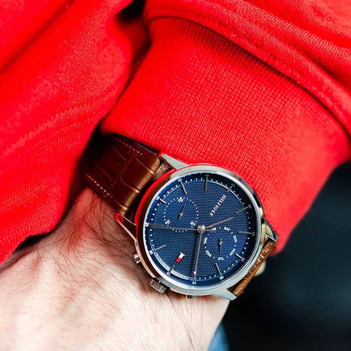 1710436-tommy-hilfiger-watch-men-blue-dial-leather-brown-strap-quartz-battery-analog-three-hand-easton_6.jpg