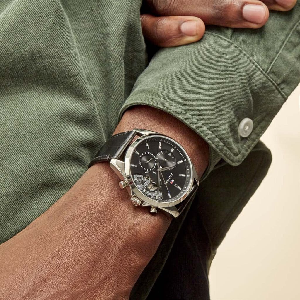 1710449-tommy-hilfiger-watch-men-black-dial-leather-strap-quartz-battery-analog-monthly-weekly-date-baker_4.jpg
