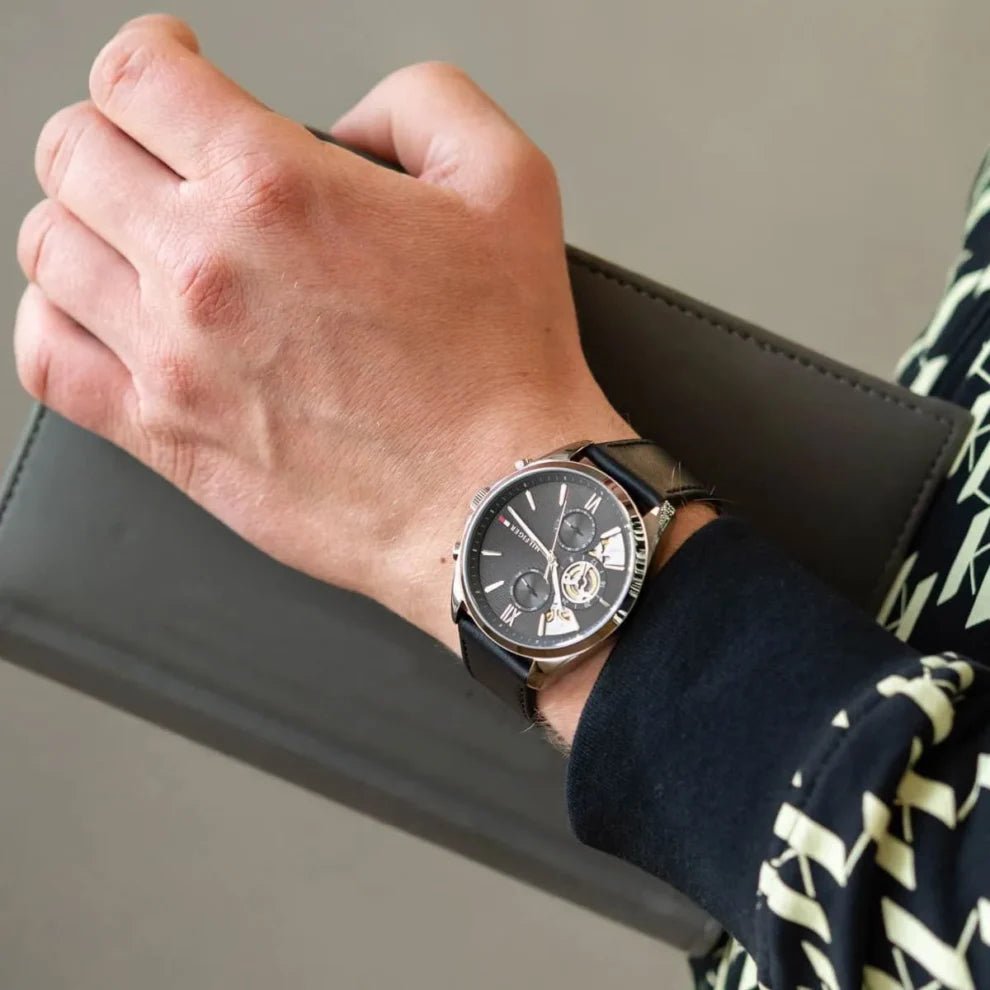 1710644-tommy-hilfiger-watch-men-gray-dial-leather-black-strap-quartz-analog-baker_5-990x990-1.jpg