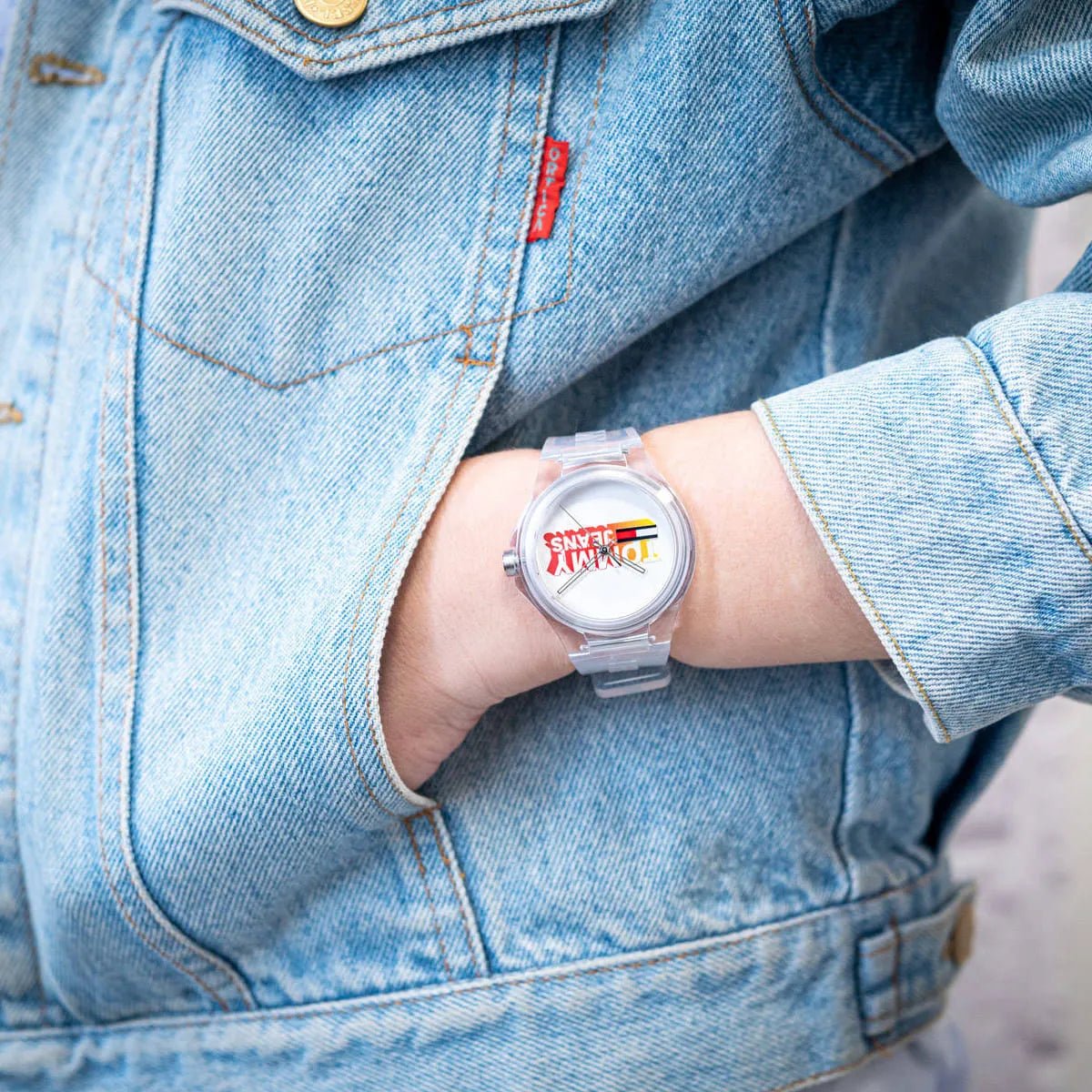 1720027-tommy-hilfiger-watch-jeans-unisex-white-dial-rubber-transparent-strap-quartz-battery-analog-three-hand-berlin_10.jpg