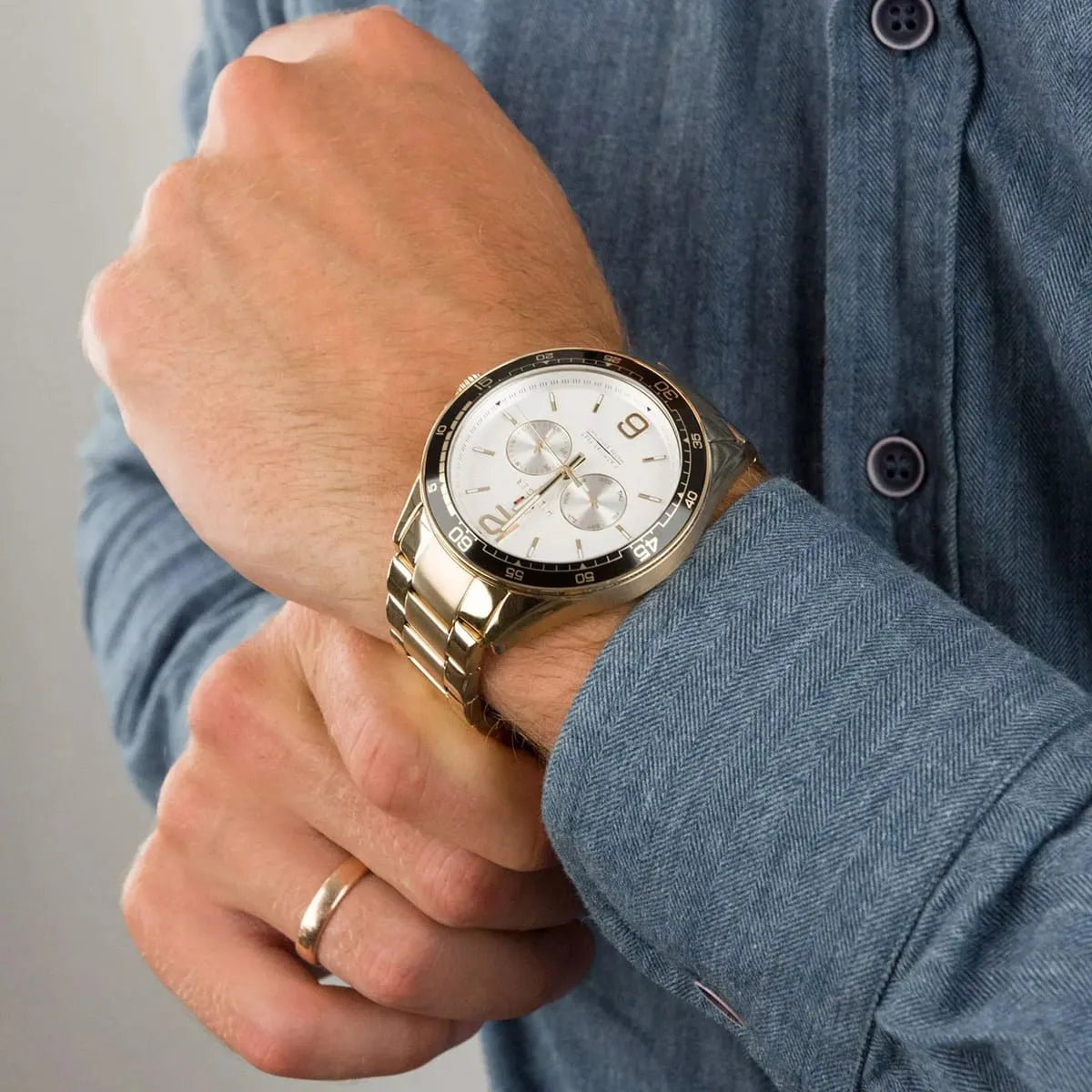 1791365-tommy-hilfiger-watch-5atm-165-feet-water-resistant-men-white-dial-metal-stainless-steel-gold-strap-quartz-battery-analog-three-hand-erik_9.jpg