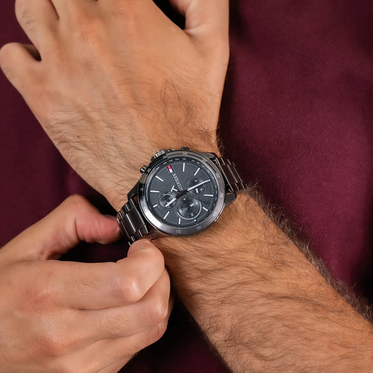1791719-tommy-hilfiger-watch-men-gray-dial-metal-stainless-steel-strap-quartz-battery-analog-bank_12.jpg