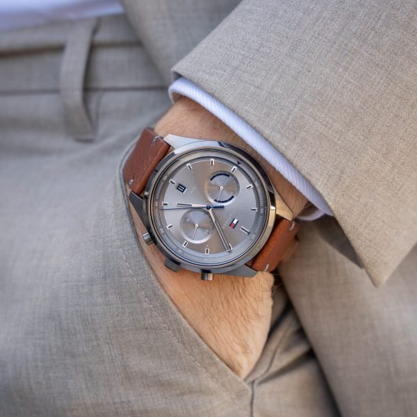 1791730-tommy-hilfiger-watch-men-black-dial-leather-brown-strap-quartz-analog-dual-time-bennett_5-600x600-1.jpg