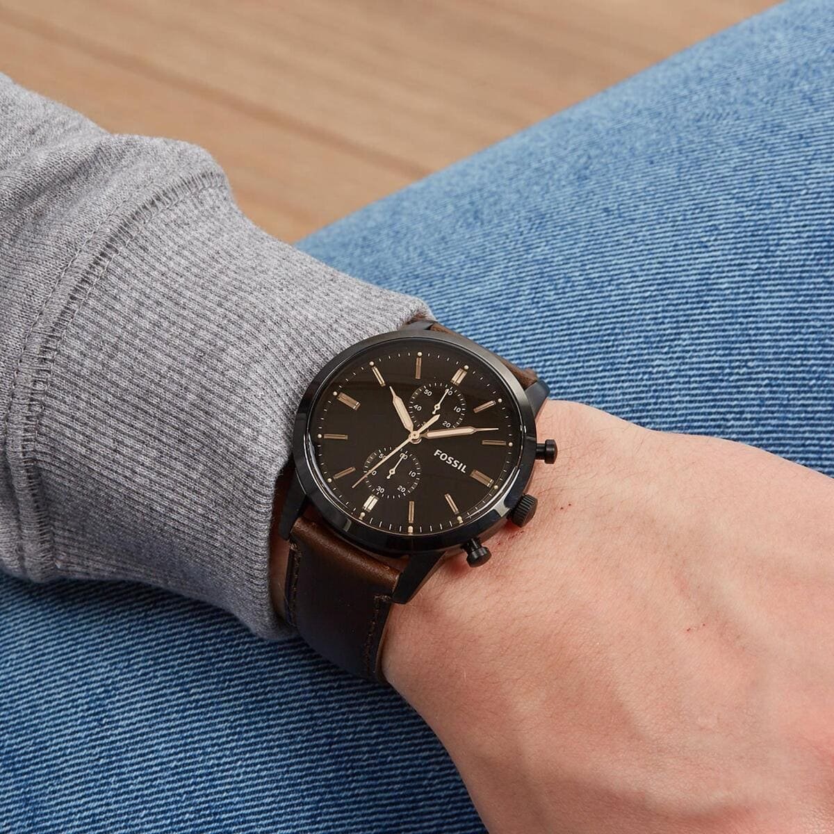 fs5437-fossil-watch-men-brown-leather-townsman-hand-6.jpg