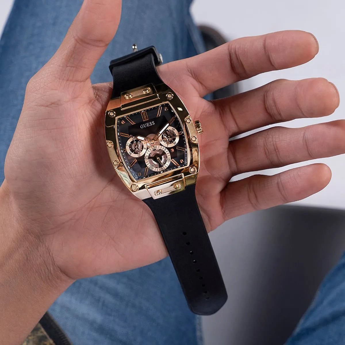 gw0202g1-guess-watch-men-square-black-dial-rubber-strap-quartz-battery-analog-phoenix_10.jpg