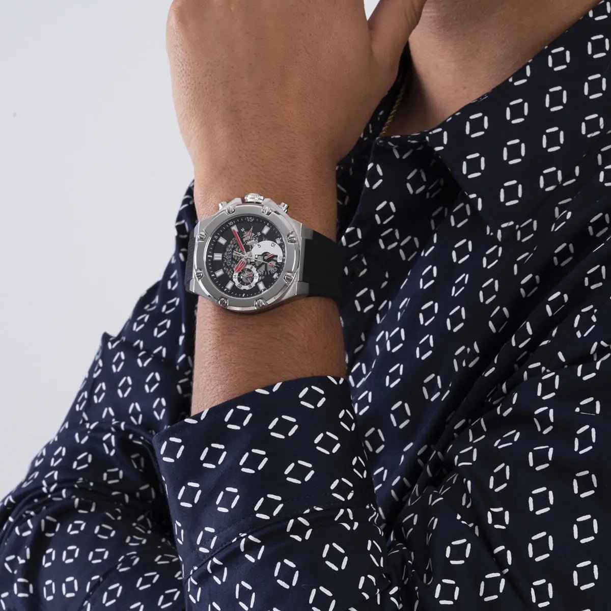 gw0334g1-guess-watch-men-black-dial-rubber-strap-quartz-battery-analog-third-gear_10.jpg