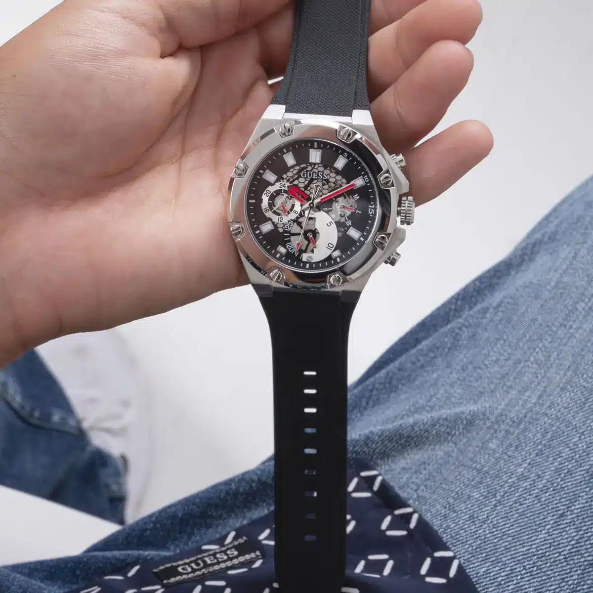 gw0334g1-guess-watch-men-black-dial-rubber-strap-quartz-battery-analog-third-gear_12.jpg