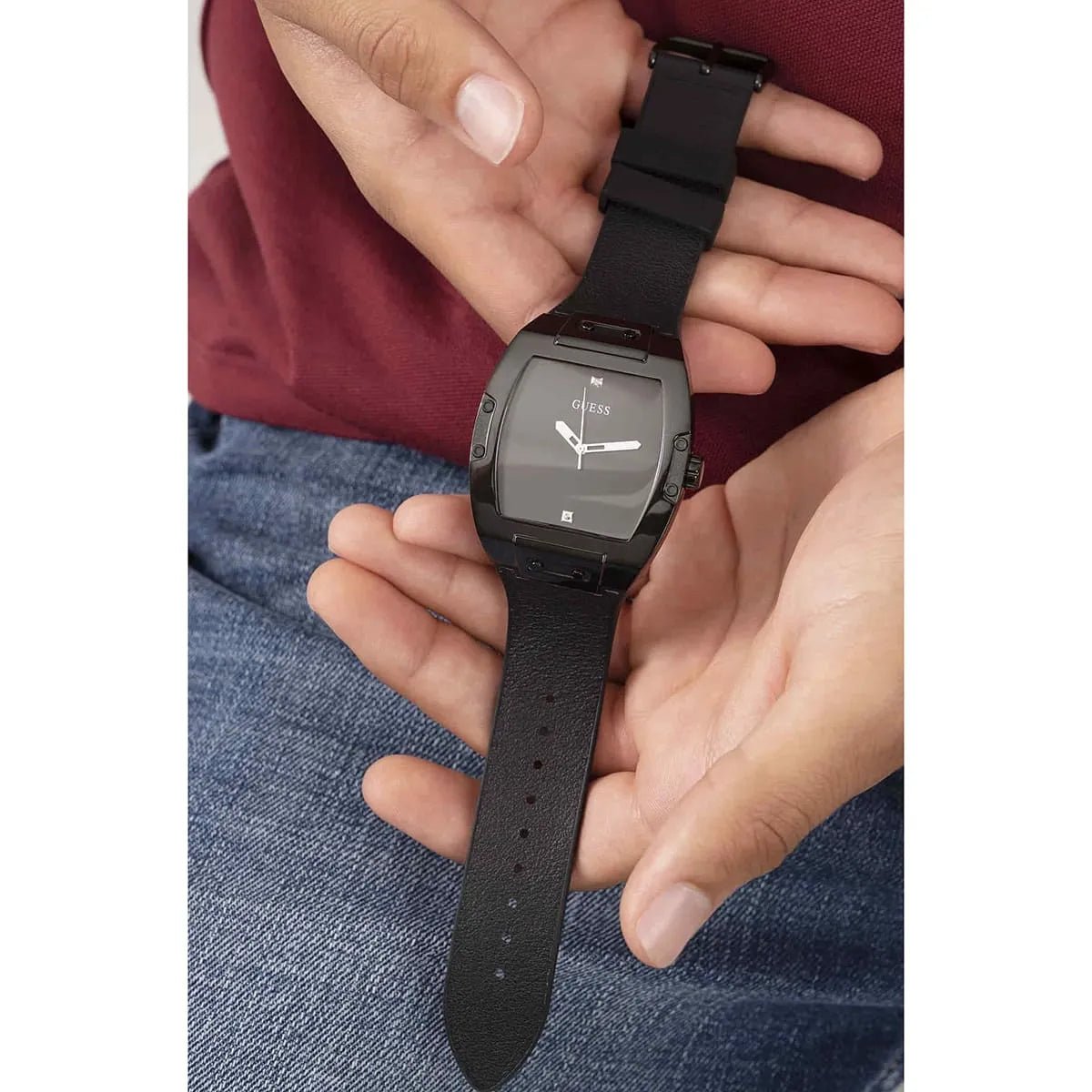 gw0386g1-guess-watch-men-square-black-dial-leather-strap-quartz-battery-analog-three-hand-phoenix_16.jpg