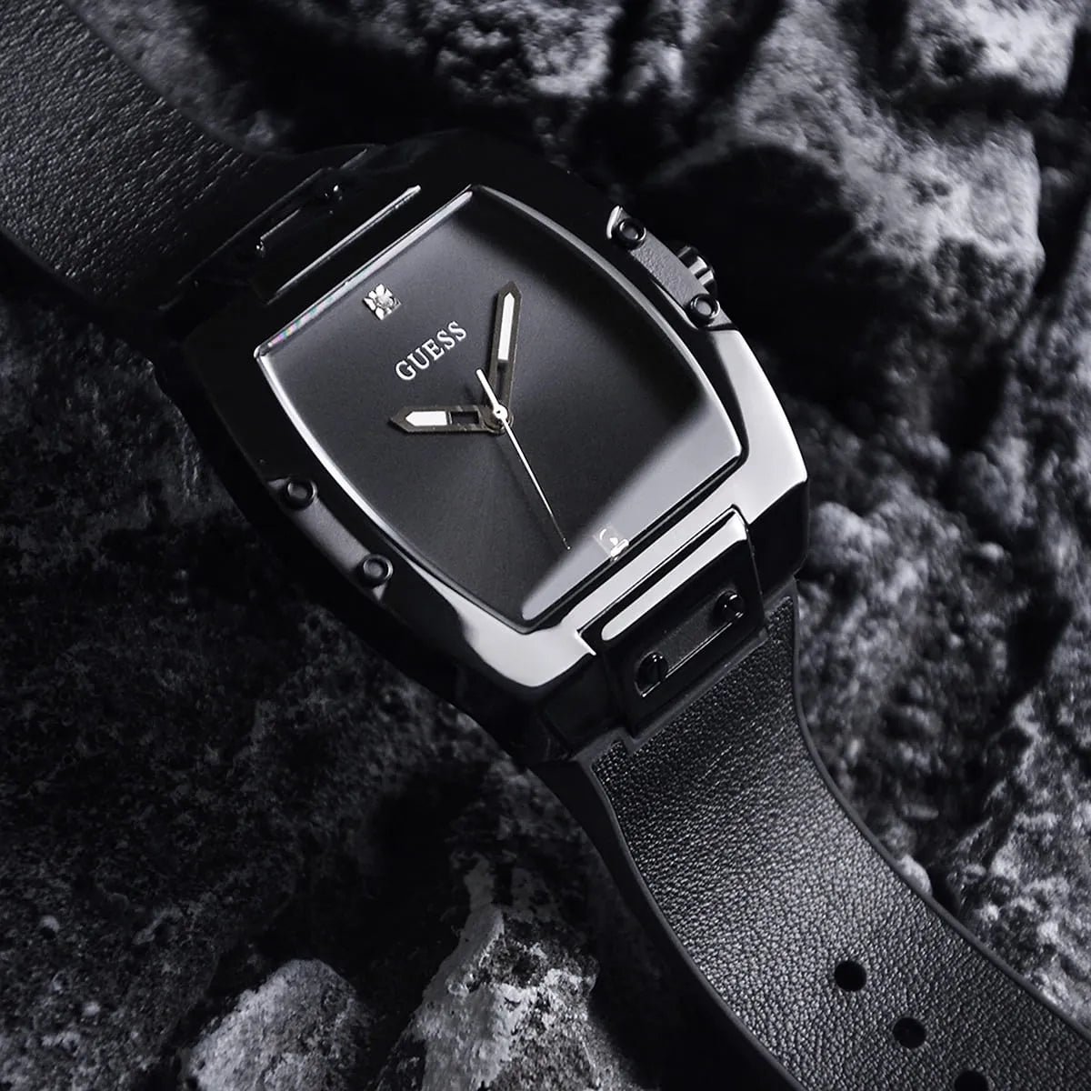 gw0386g1-guess-watch-men-square-black-dial-leather-strap-quartz-battery-analog-three-hand-phoenix_7.jpg
