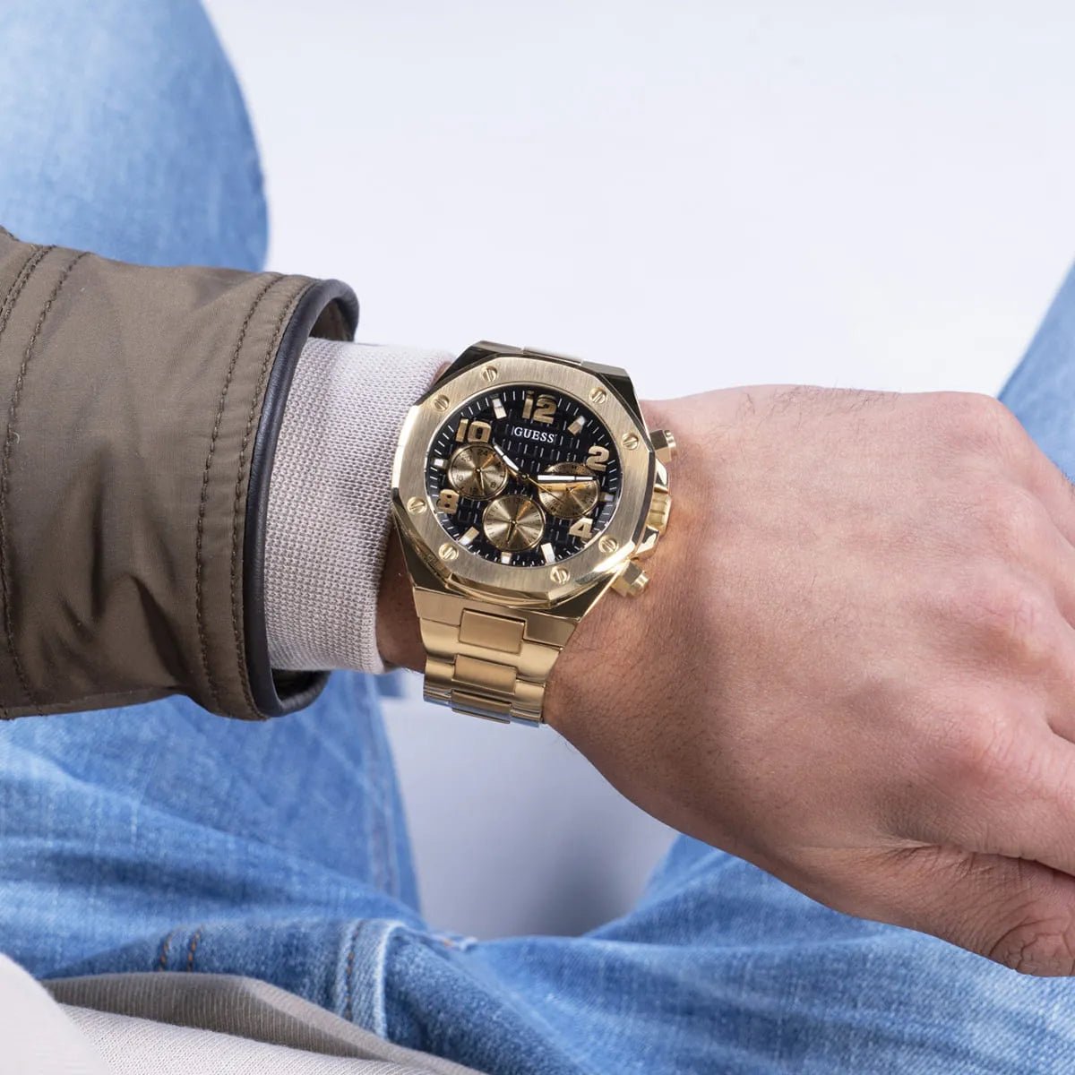 gw0489g2-guess-watch-men-black-dial-metal-stainless-steel-gold-strap-quartz-battery-analog-empire_13.jpg