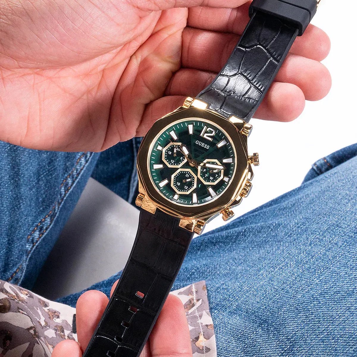 gw0492g3-guess-watch-men-green-dial-leather-black-strap-quartz-battery-analog-edge_10.jpg