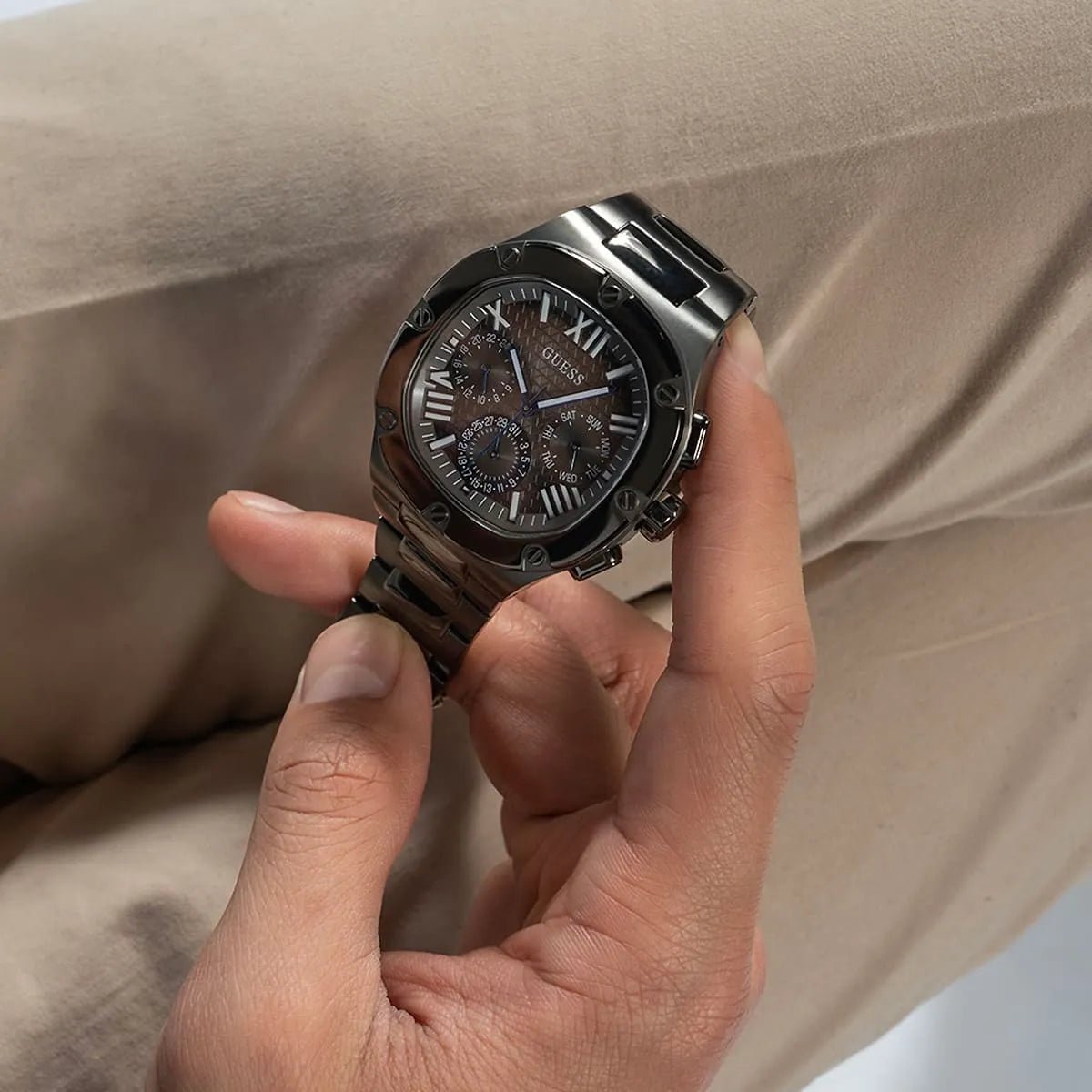 gw0572g5-guess-watch-men-gunmetal-gray-dial-metal-stainless-steel-strap-quartz-battery-analog-headline_8.jpg