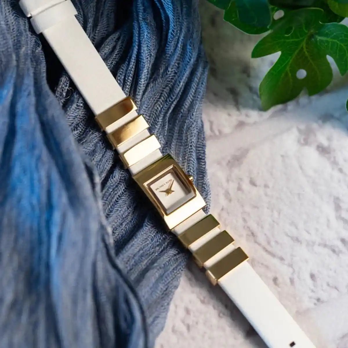 michael-kors-mini-darrington-gold-tone-and-leather-womens-watch-mk4899-white-dial-egypt_8.jpg