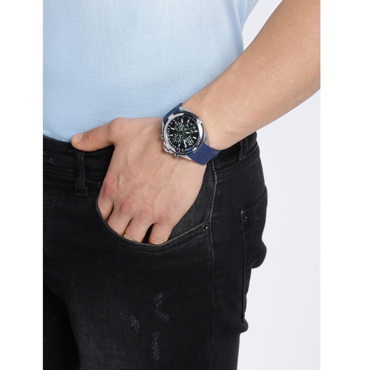 w1168g1-guess-watch-men-blue-rubber-surge-hand-5.jpg