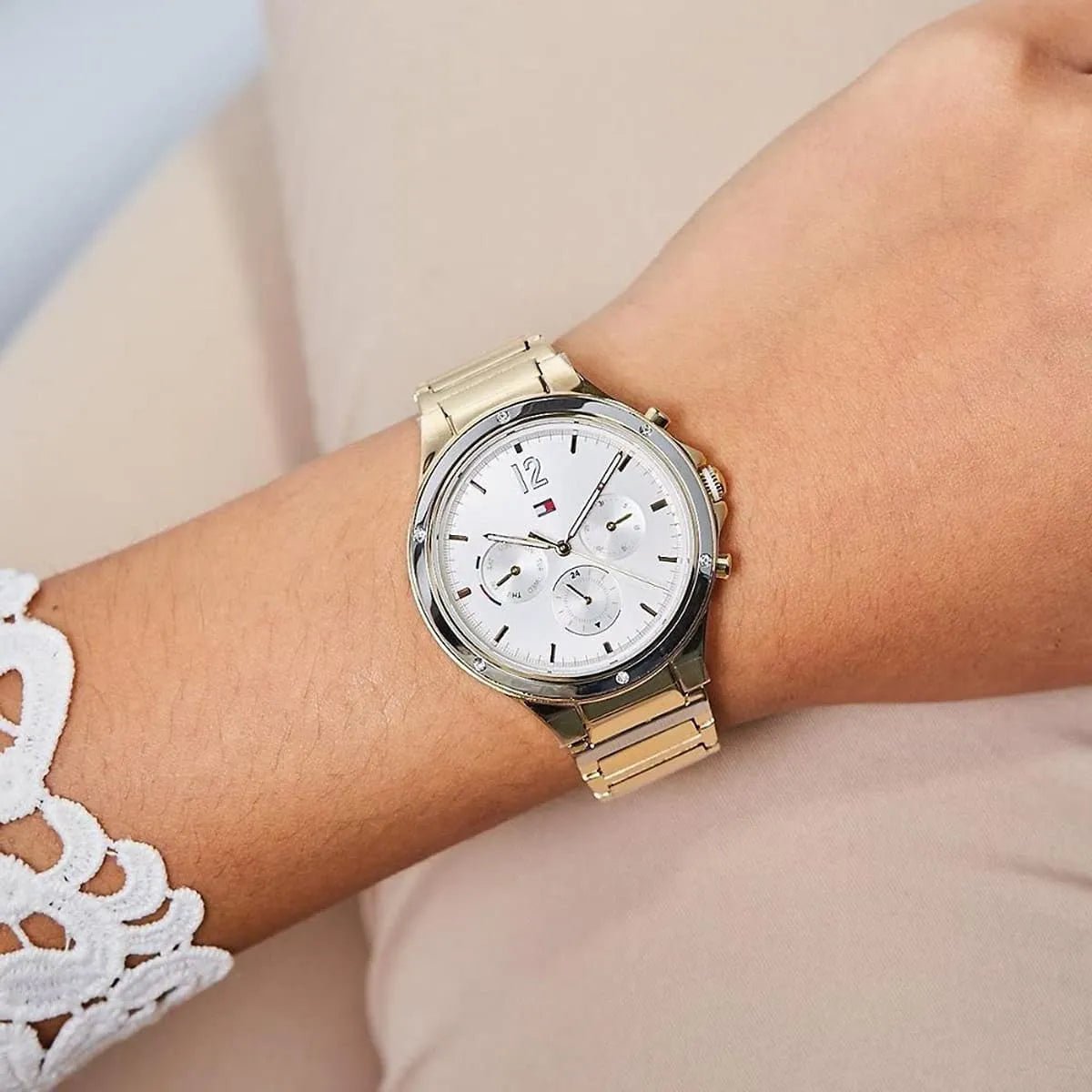 1782278-tommy-hilfiger-watch-women-silver-dial-metal-stainless-steel-gold-strap-quartz-battery-analog-eve_6.jpg