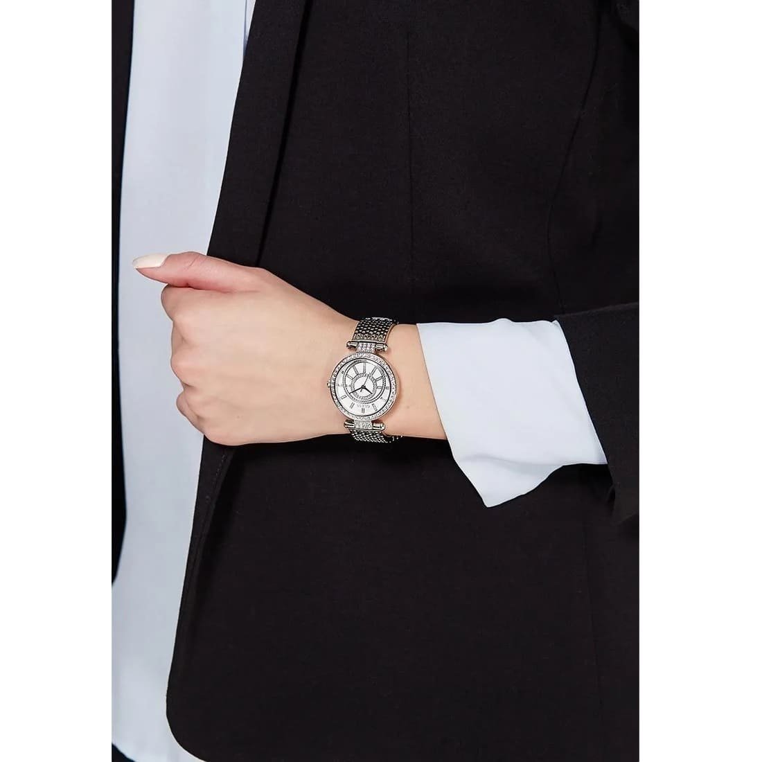 w1008l1-guess-watch-women-silver-metal-muse-hand-11.jpg