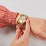 w1156l2-guess-watch-women-gold-metal-lady-frontier.jpg