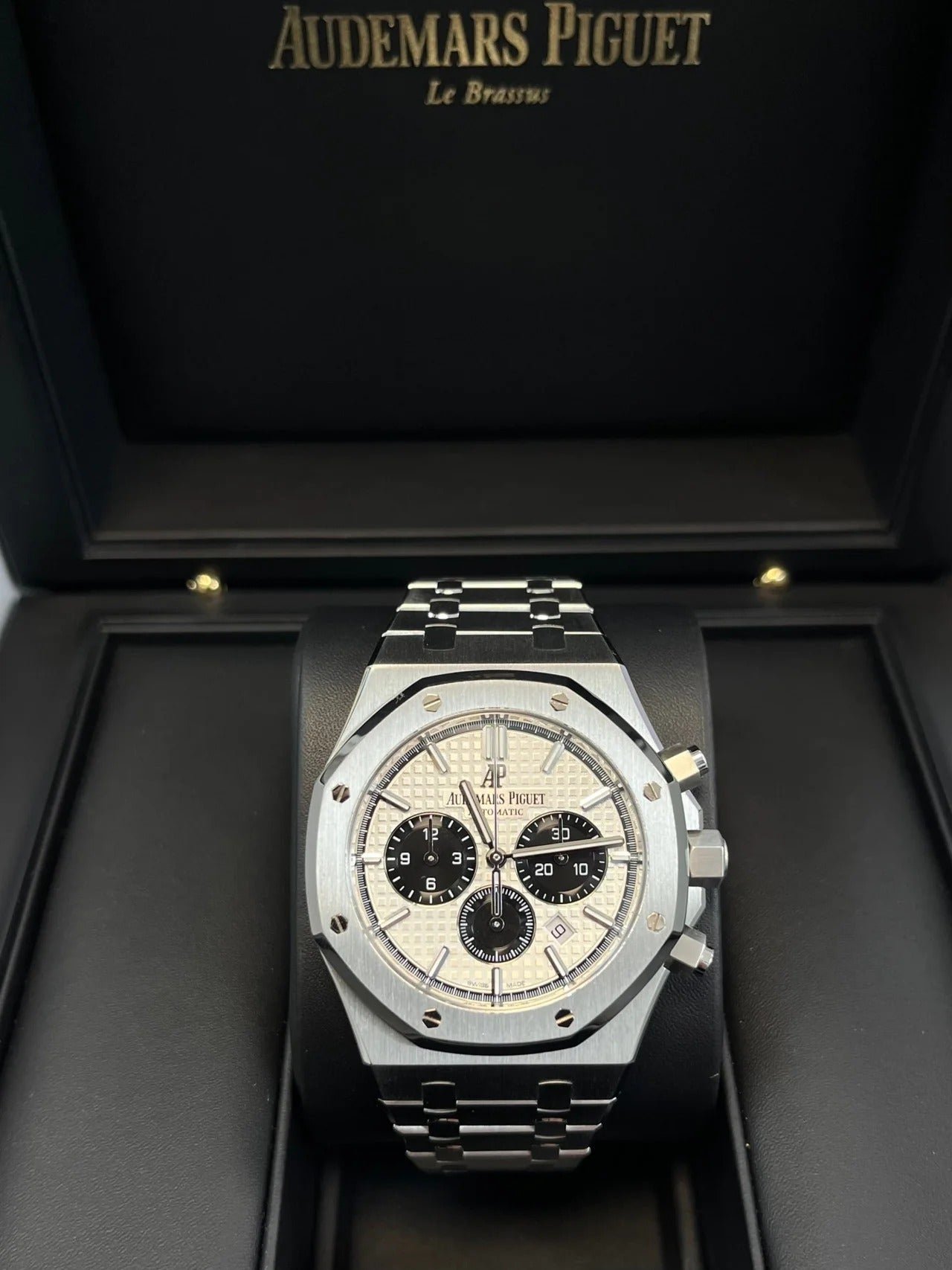 imgi_15_audemars-piguet-royal-oak-selfwinding-chronograph-stainless-steel-panda-dials-ref26331stoo1220st03-238473_1280x_36f0ed96-92cc-4f35-a237-8907ecea0ef2