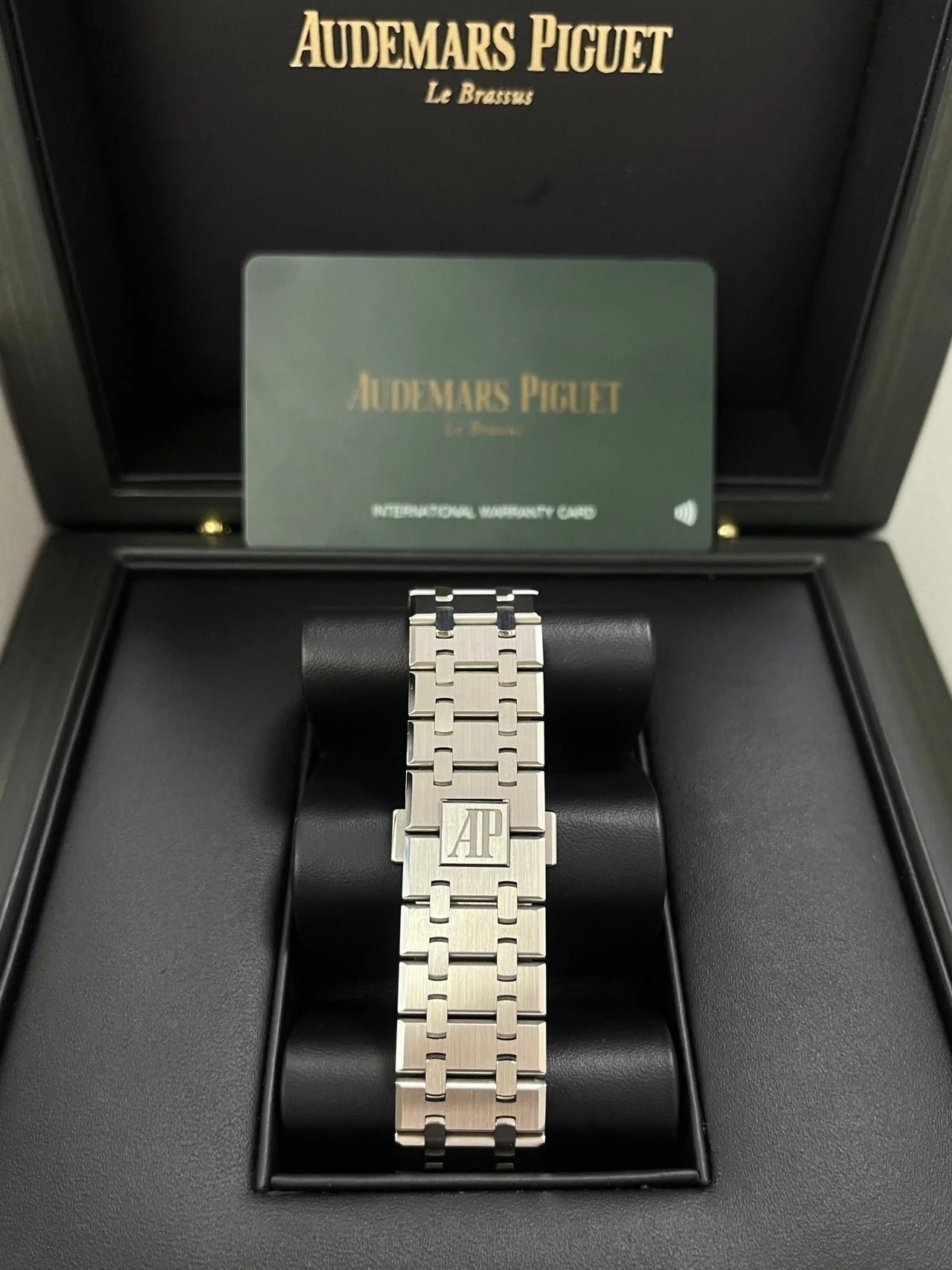 imgi_18_audemars-piguet-royal-oak-selfwinding-chronograph-50th-anniversary-steel-bracelet-black-dial-ref-26240stoo1320st02-5629