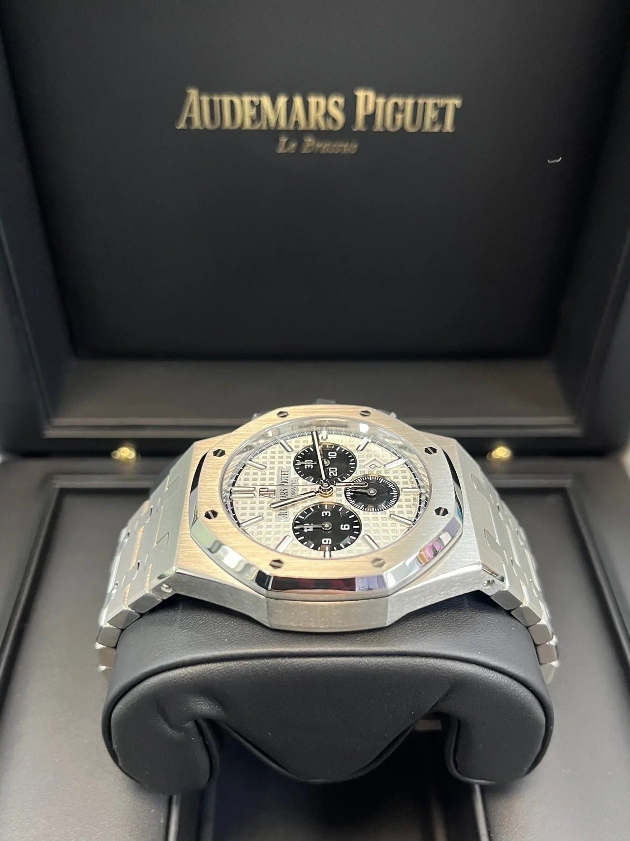 imgi_18_audemars-piguet-royal-oak-selfwinding-chronograph-stainless-steel-panda-dials-ref26331stoo1220st03-323772_1280x_29e0a459-c813-494a-99d4-f5de5593fb4c