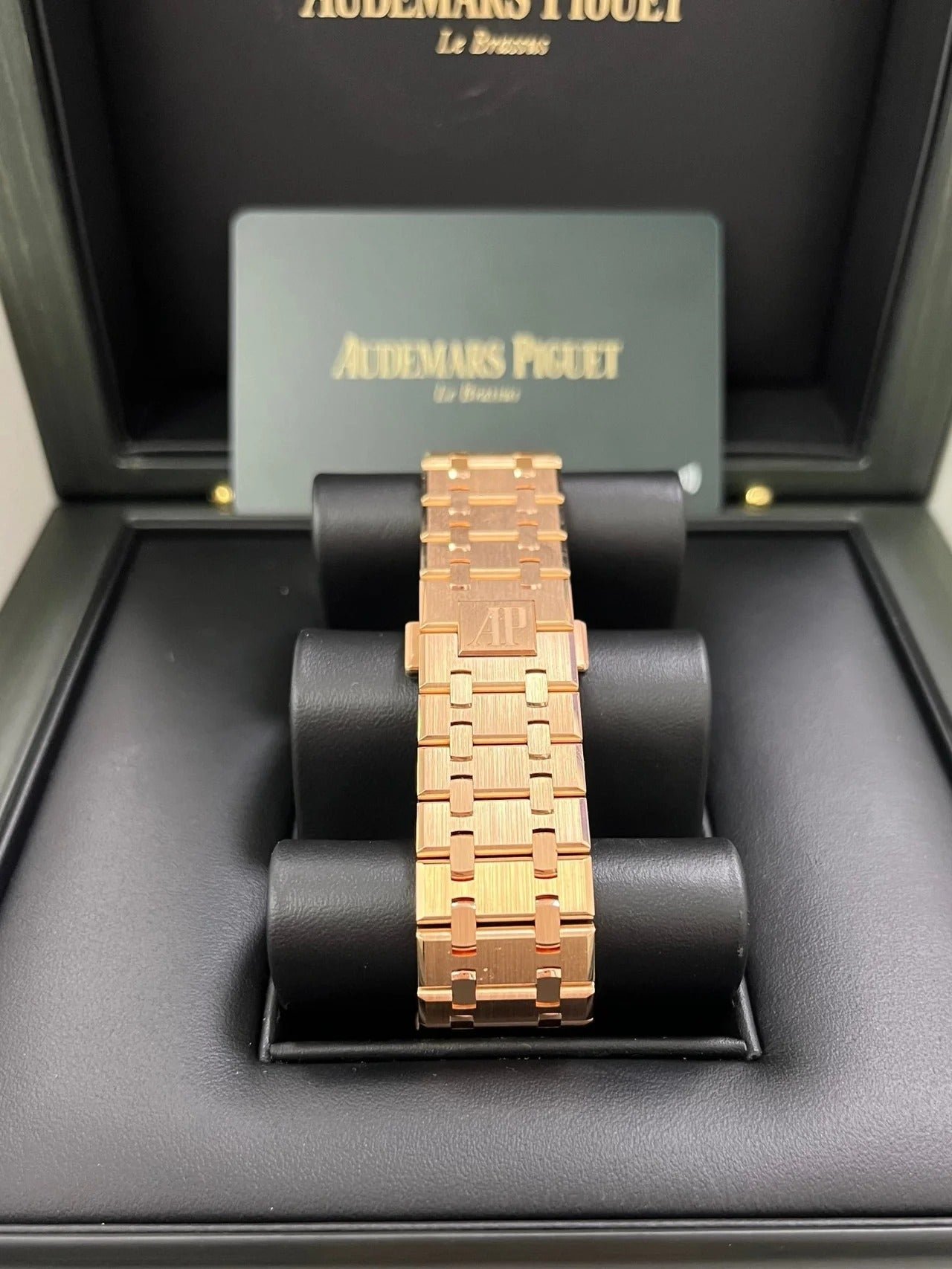 imgi_19_audemars-piguet-royal-oak-chronograph-41-mm-blue-dial-ref-26240oroo1320or05-689716_1280x_06ebfccc-aae6-46bc-b2a7-039b13b4dca0
