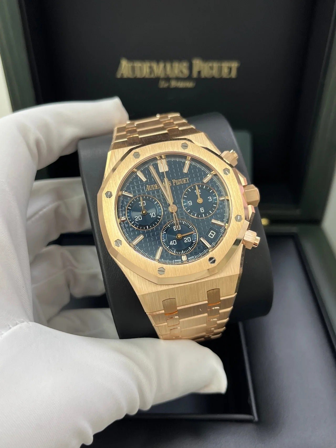 imgi_20_audemars-piguet-royal-oak-chronograph-41-mm-blue-dial-ref-26240oroo1320or05-573065_1280x_9c6c188c-066e-42ae-a9d8-c7624c9d7154