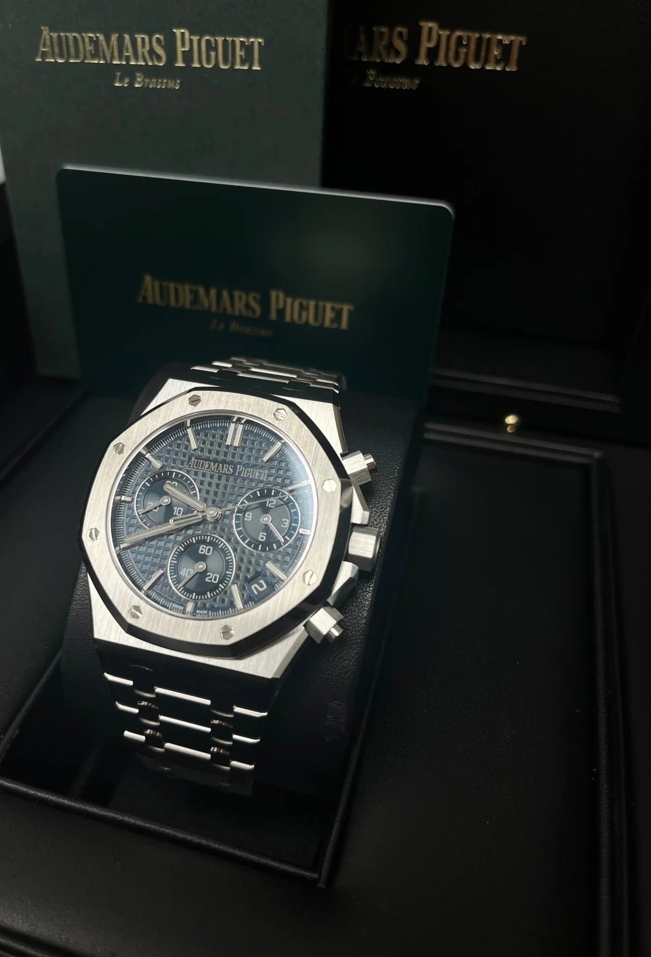 imgi_20_audemars-piguet-royal-oak-chronograph-blue-index-dial-26240stoo1320st05-247716_1280x_918e7be6-9751-4d24-9e1b-b77e2d7e307e
