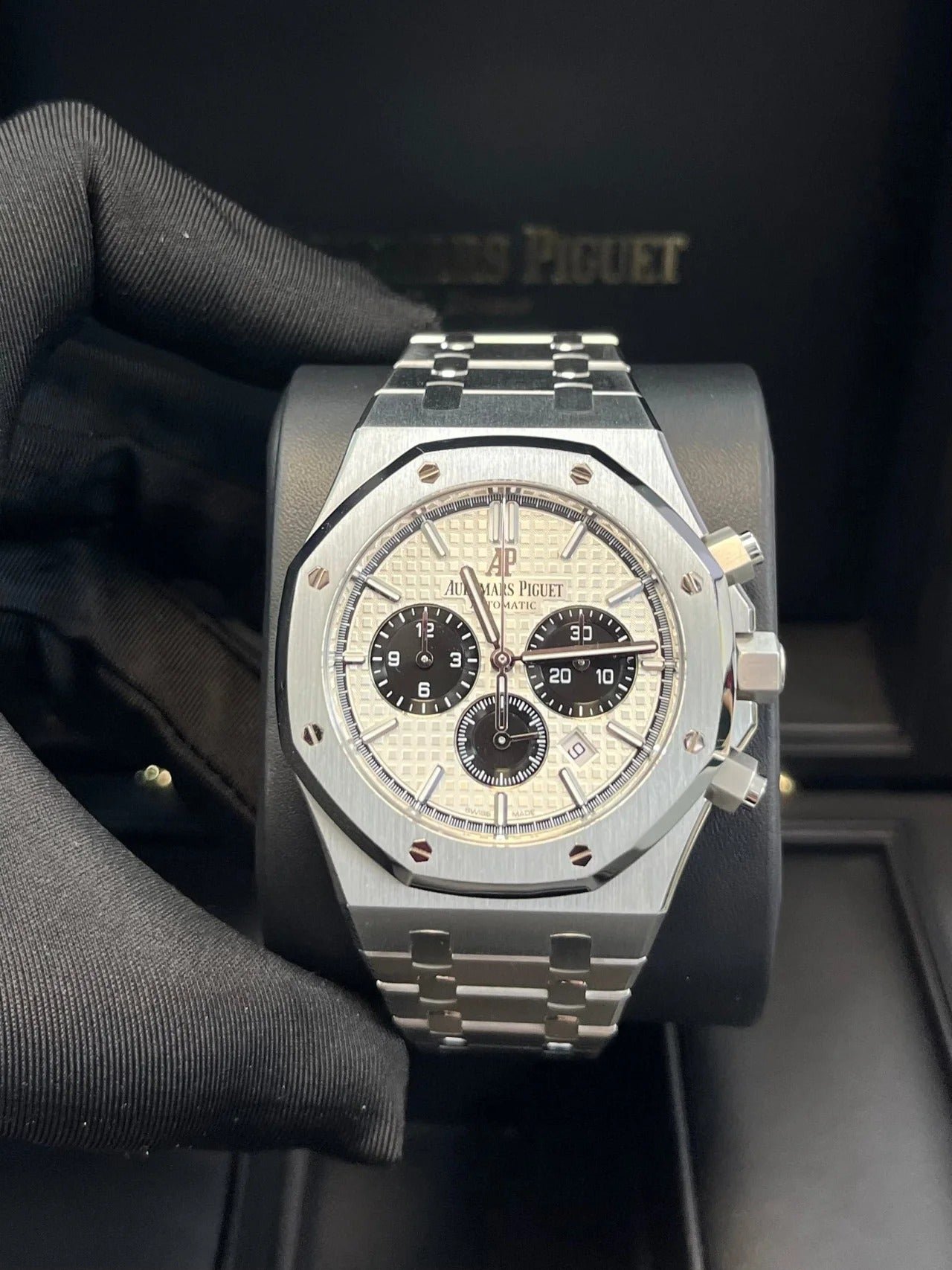 imgi_21_audemars-piguet-royal-oak-selfwinding-chronograph-stainless-steel-panda-dials-ref26331stoo1220st03-646288_1280x_6bc5cbda-89c4-4dcd-bf61-af2949a4675d