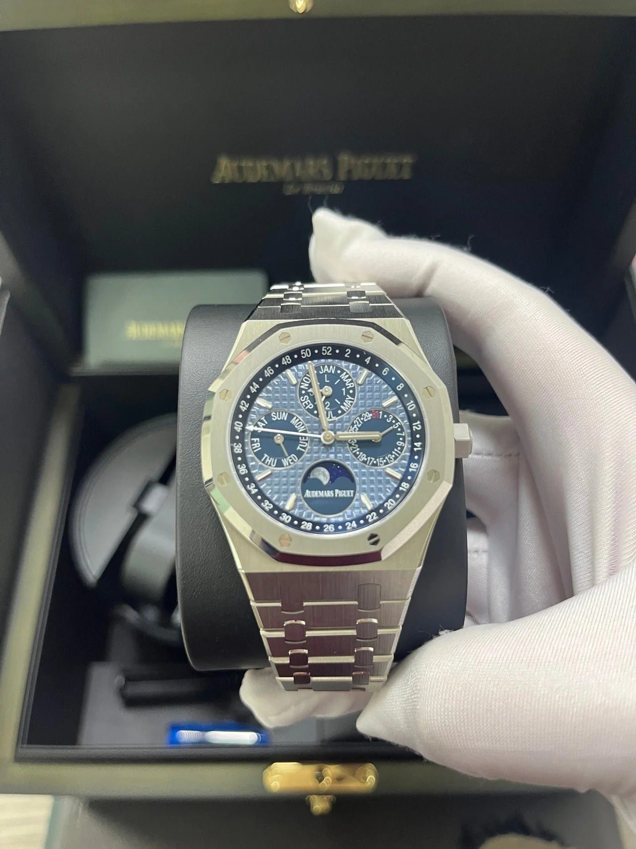 imgi_24_audemars-piguet-royal-oak-perpetual-calendar-blue-dial-steel-41mm-reference-26574stoo1220st03-617149_1280x_6b0d671f-e2e6-4432-84fd-dea9f7b4f05e