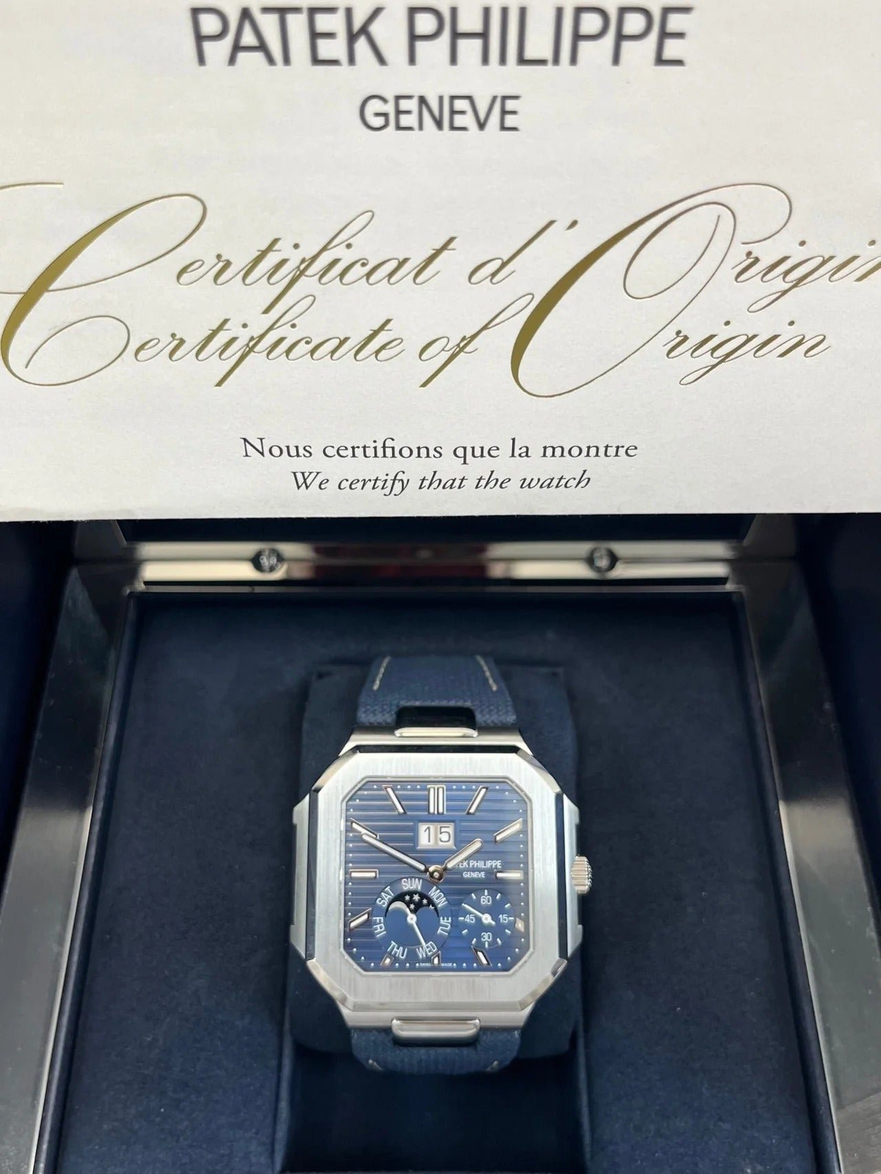 imgi_24_patek-philippe-cubitus-platinum-case-sunburst-blue-dial-5822p-001-512325_1280x_ee229ae9-a136-4ffc-855a-dcd2edf39da4