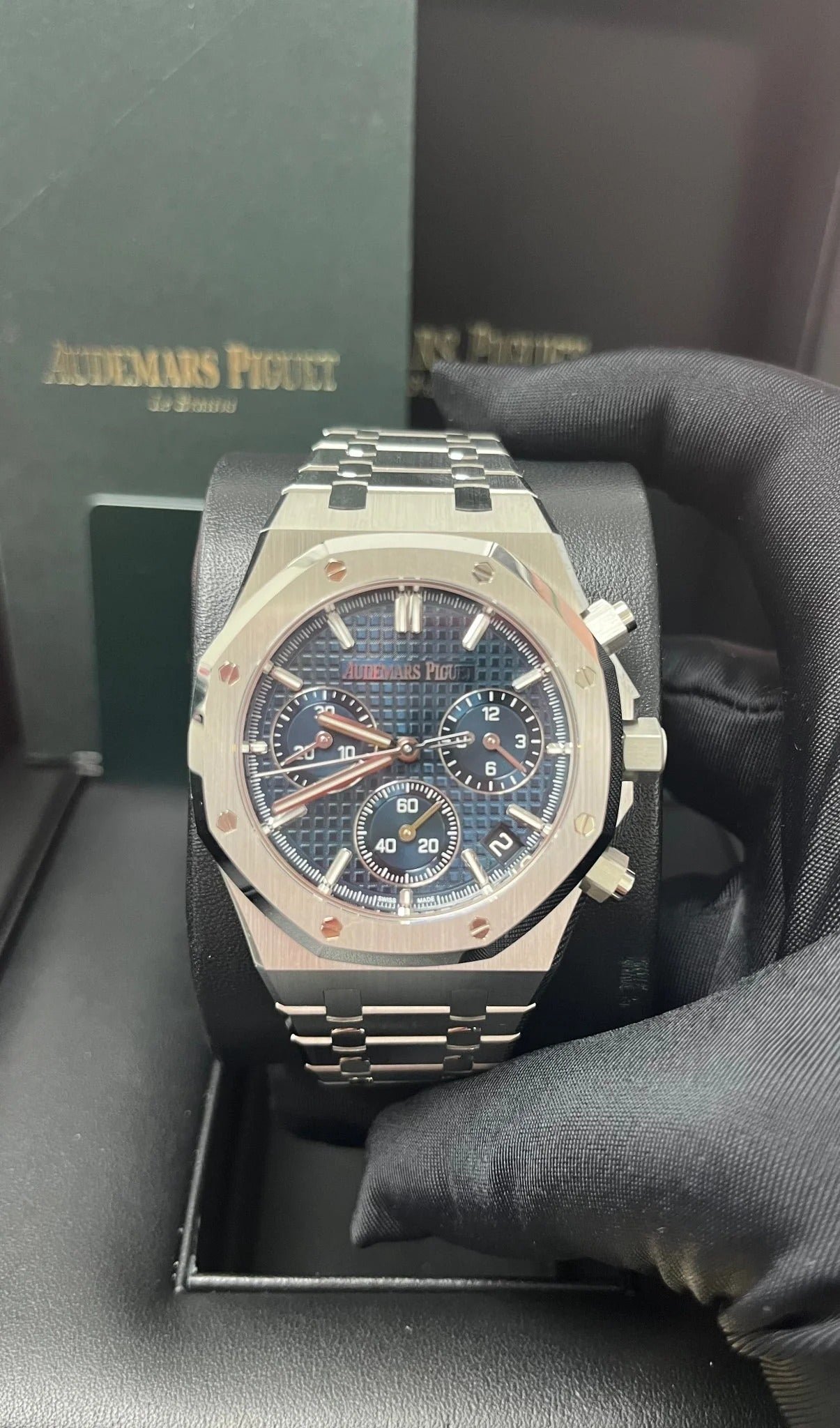 imgi_27_audemars-piguet-royal-oak-chronograph-blue-index-dial-26240stoo1320st05-702218_1280x_ee3edd09-28b9-4e54-af73-03ff9bdc72e5
