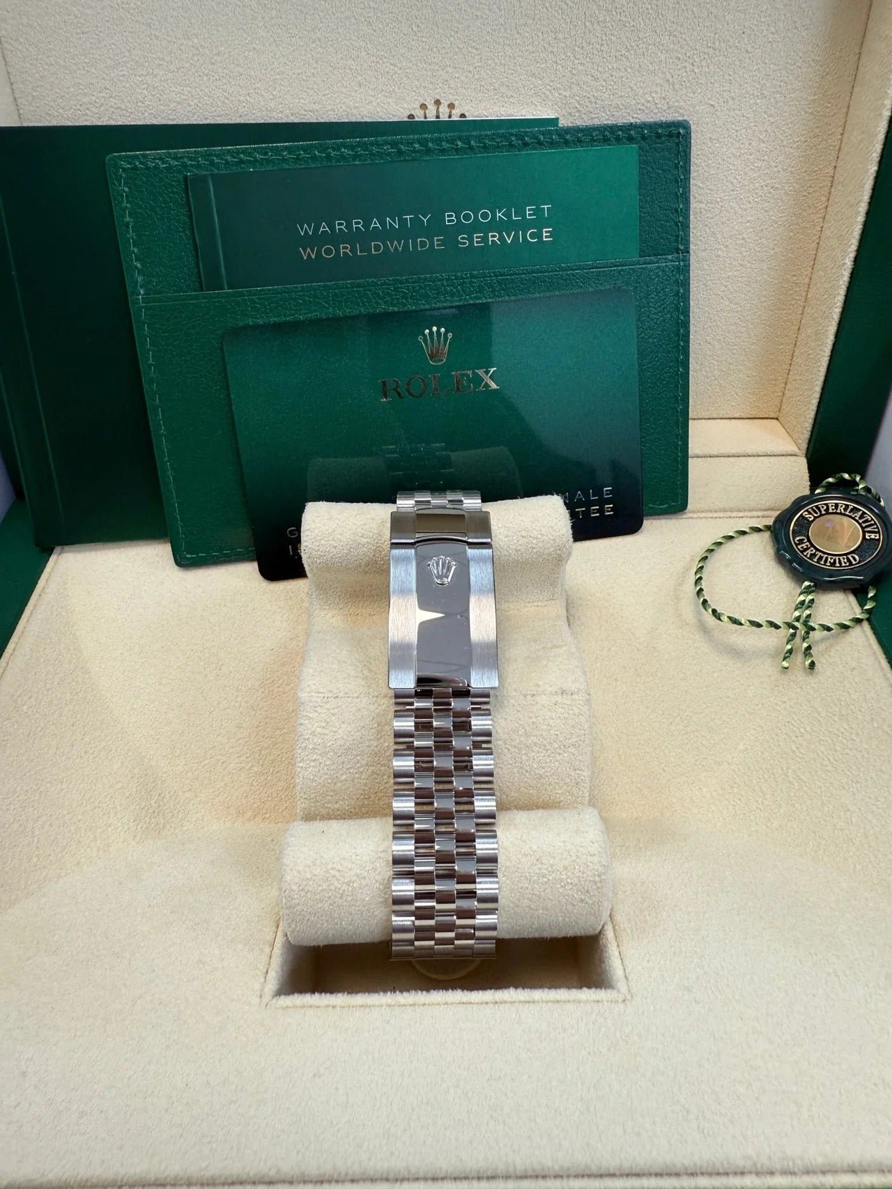 imgi_27_rolex-datejust-41-stainless-steel-white-gold-white-index-dial-fluted-bezel-jubilee-bracelet-ref-126334-998895_1280x_662e4eed-a41a-41cf-b1a3-29079deb3a23