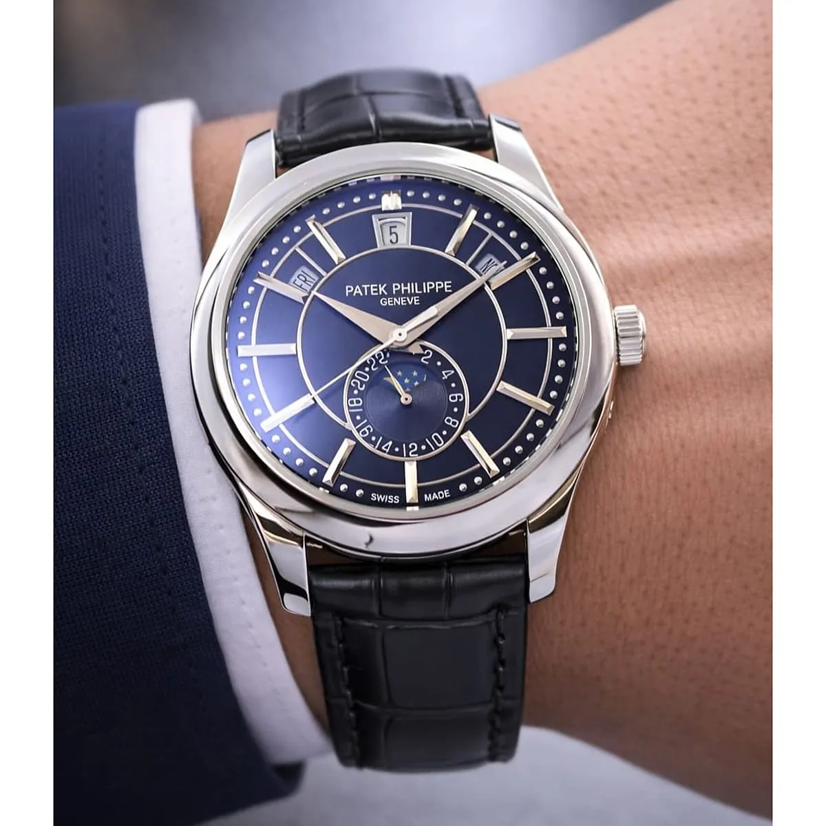 patek-philippe-men-nautilus-black-dial-leather-watch_9
